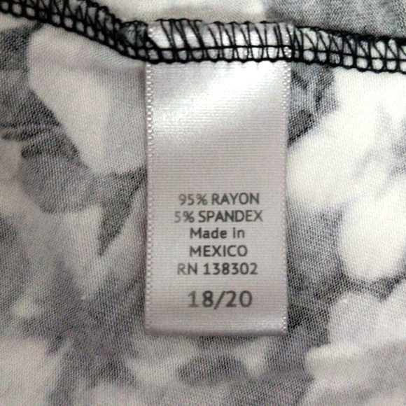 Avenue Black and White Floral Top / Size 2X - Picture 8 of 10